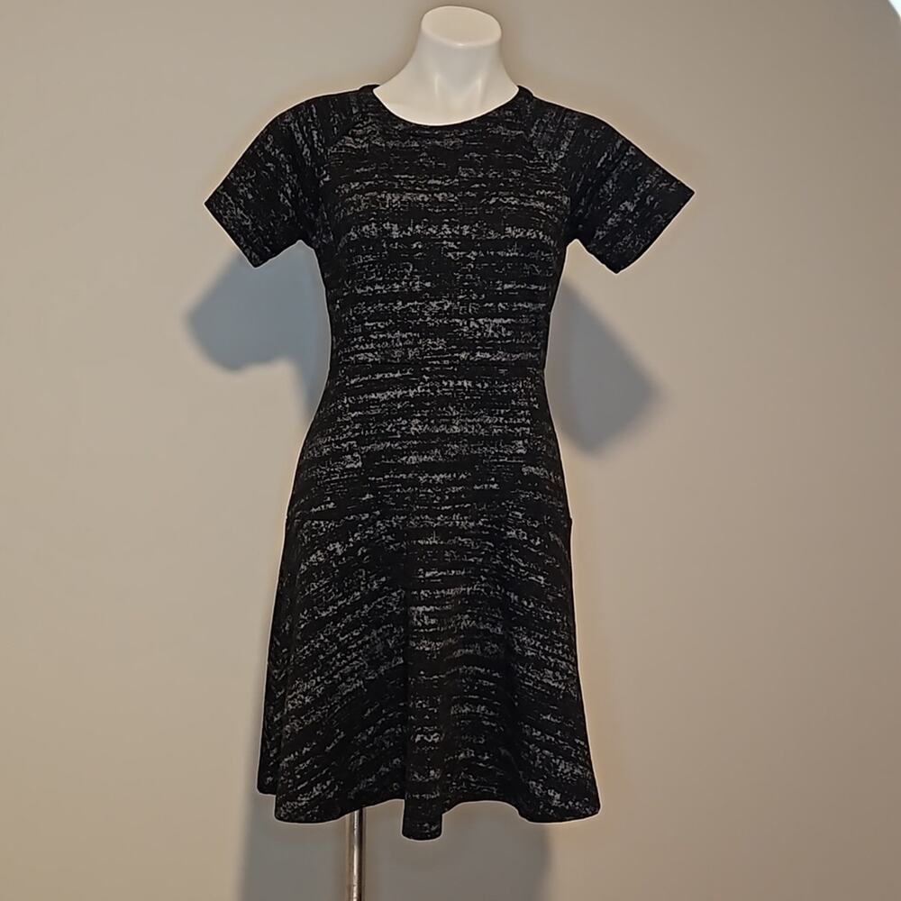Ann Taylor Loft Black & Grey Textured Short Sleeve A-Line Dress Size 6P